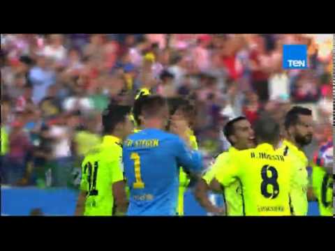 بالفيديو تتويج لاعبي برشلونة احتفالاً بالفوز بالدوري الإسباني