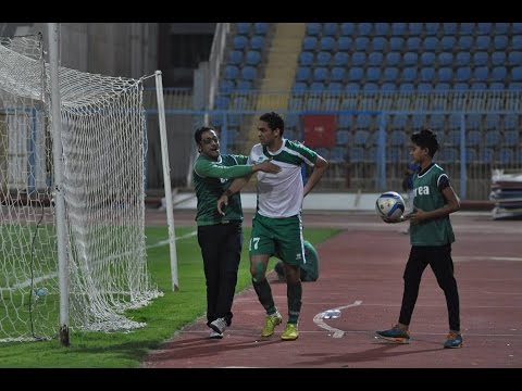 بالفيديو أحمد رؤوف يسقط ويمزق شباك مرمى دمنهور