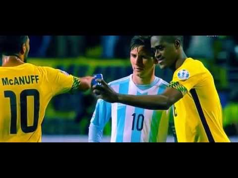 شاهد مهاجم منتخب جامايكا يلتقط سيلفي مع ميسي