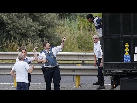 فرنسا وبريطانيا تنظران في إمكانية إعادة مهاجرين إلى بلدانهم في أفريقا