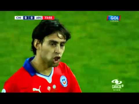 شاهد فالديفيا يشتم مدرب تشيلي بوالدته