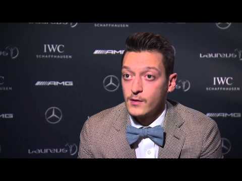 اللاعب الدولي أوزيل يحصد جائزة لوريوس للأعمال الخيريَّة