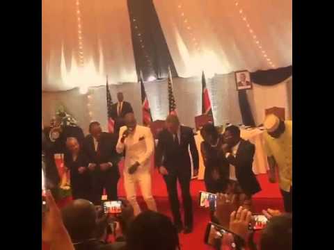 بالفيديو الرئيس أوباما يرقص على الأنغام الكينية الشعبية