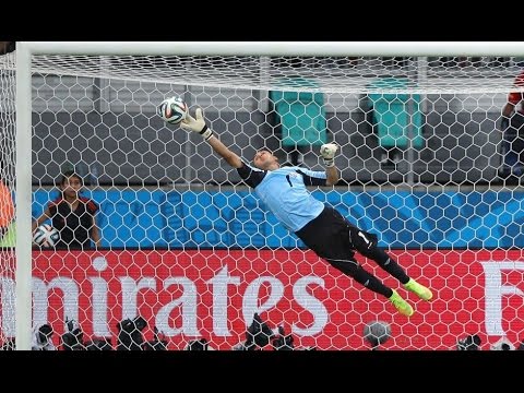 شاهد ريال مدريد يُخطط لتجديد عقد الحارس نافاس