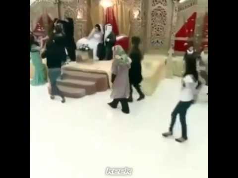 شجار بين أم العريس وأم العروسة في حفل زفاف