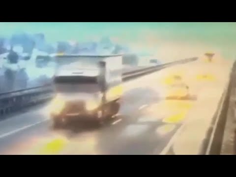 شاهد تجاوز السرعة يقتل السائق