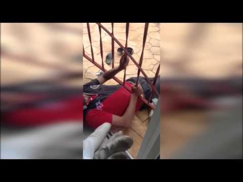 شاهد مغربي يوثق محاولة لص غبي سرقة منزله