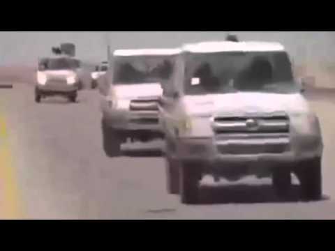 شاهد طائرة أباتشي أميركية ترافق موكبًا لـداعش