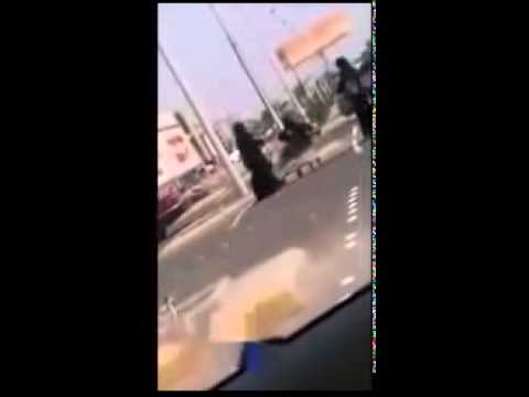 شاهد فتيات سعوديات يحاولن جذب أنظار الشباب