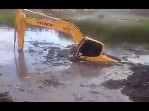 شاهد ترام يقلب شاحنة على الطريق