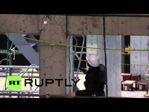 شاهد العلماء يختبرون اهتزازًا يحاكي أقوى الزلازل في العالم