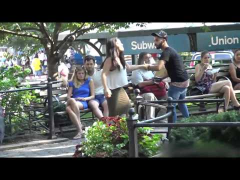 شاهد ردّ فعل الناس عندما تتحرش البنت بالولد والعكس