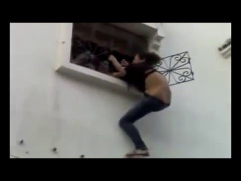 بالفيديو إنقاذ فتاة مغربية حاولت القفز من شرفة منزلها