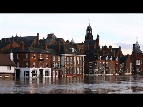 المياه تغمر أحياء بأكملها في مدينة يورك البريطانية