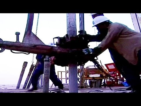 أسعار النفط تتراجع إلى أقل من واحد وثلاثين دولارا للبرميل