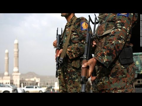 شاهد مسلحون يغتالون رجل أعمال في عدن