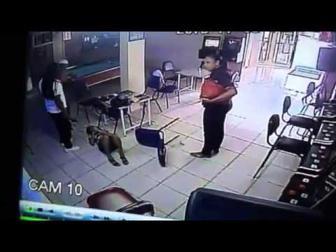 شاهد ماذا فعل رجل ضبط زوجته في سيارة مع آخر