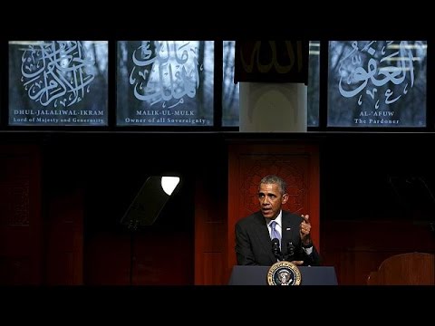 شاهد باراك أوباما يزور مسجدًا في أميركا