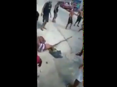 بالفيديوضُبط يتحرّش بطفلة فكان هذا عقابه