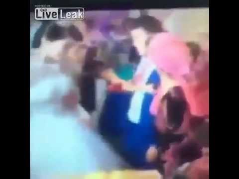 بالفيديو عريس يضرب عروسه أمام الحضور