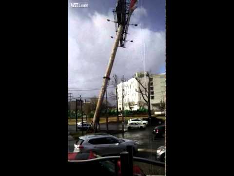 بالفيديو لحظة غرق سيارة «bmw» في نهر «التايمز»