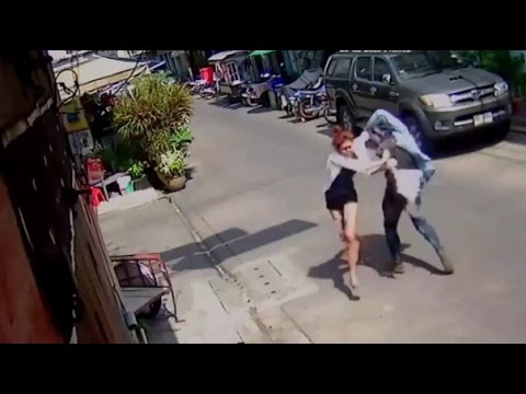 شاب يلقن صديقته الحسناء علقة ساخنة