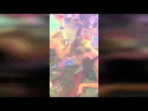 شاهد كيف كسرت فتاة ذراعها خلال مصارعة الذراع