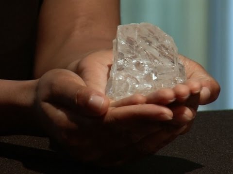 شاهد بيع ألماسة عمرها 3 مليار عام عبر مزاد في نيويورك