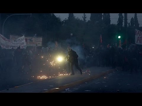 اشتباكات بين متظاهرين والشرطة إثر احتجاجات على برنامج تقشفي جديد