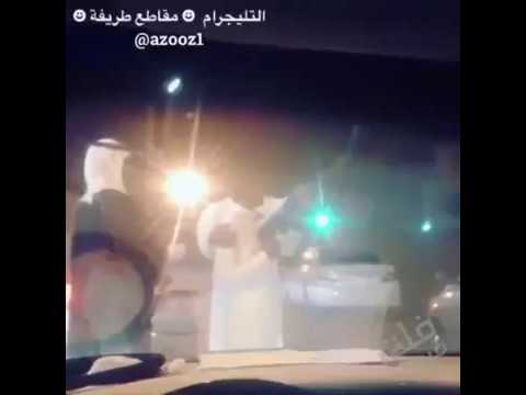 بالفيديوشاهد شخص يعثر على أفعى داخل بلاي ستيشن 4
