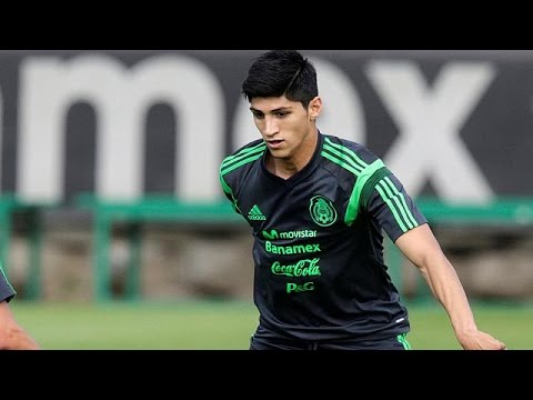شاهد إطلاق سراح لاعب كرة القدم المكسيكي آلان بليدو