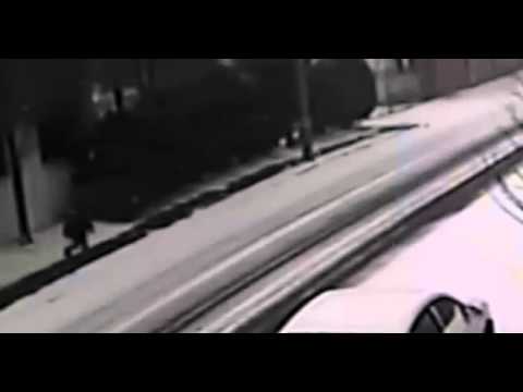 طفل أسود يتعرض لاعتداء أثناء ذهابه إلى المدرسة