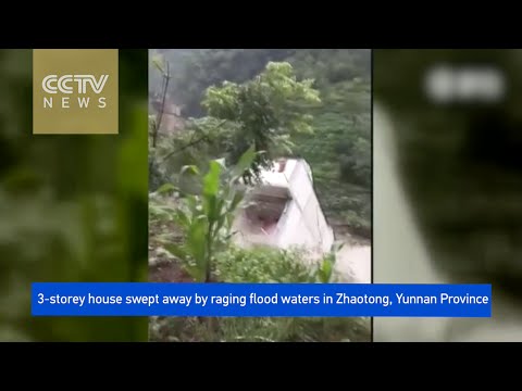 لحظة ابتلاع النهر لمنزل من 3 طوابق