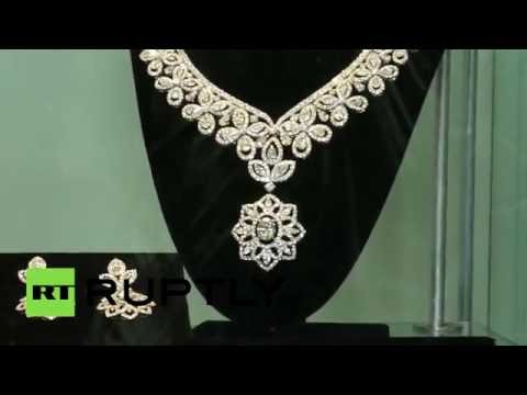 مزاد علني في الإكوادور يجمع الأموال لمساعدة ضحايا الزلزال