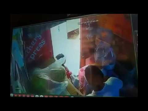 بالفيديو لحظة سرقة فتاة في وضح النهار في المغرب