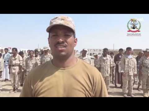 مئات الجنود والضباط يلتحقون بالجيش الوطني في اليمن