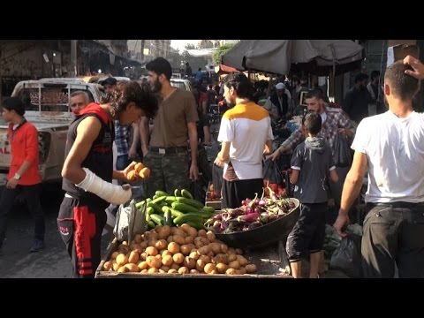 بالفيديو الحركة تعود الى الاحياء الشرقية في حلب مع تراجع حدة الغارات