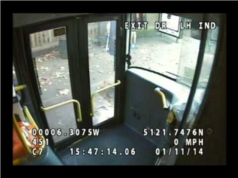 راكب يسدد ضربة رأس لسائق أتوبيس