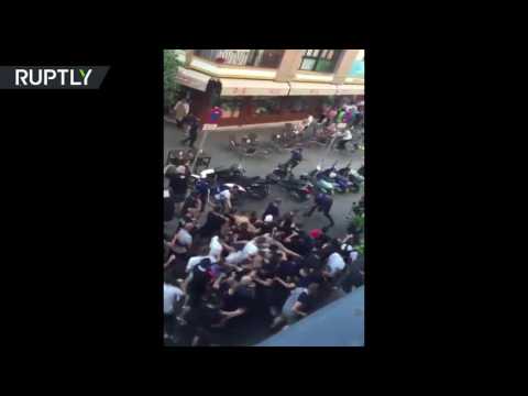 بالفيديو جماهير ليون تشتبك مع الشرطة الإسبانية