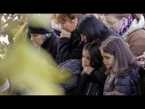 بالفيديو الرومانيون يُحيون ذكرى حريق الملهى الليلي  كوليكتيف
