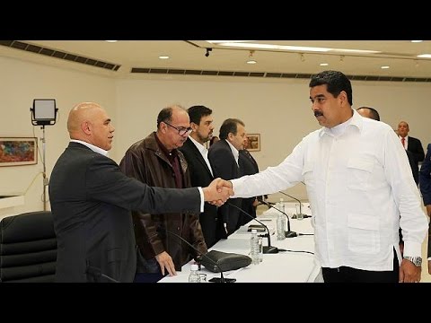 بالفيديو بدء الحوار بين الرئيس مادورو والمعارضة لحل الأزمة السياسية في فنزويلا