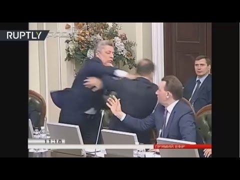 شاهد لكمة قد تكون الأقوى تحت قبة البرلمان الأوكراني