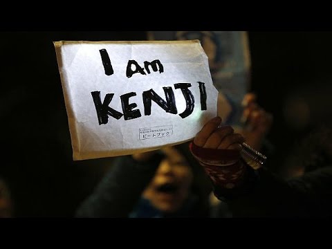 انتقادات شعبية  لشينزو آبي بشأن قضية الرهينتيْن