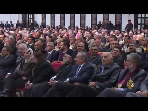 شاهد مؤتمر فتح السابع يقرّ برنامجًا يعتمد التمسك بالسلام