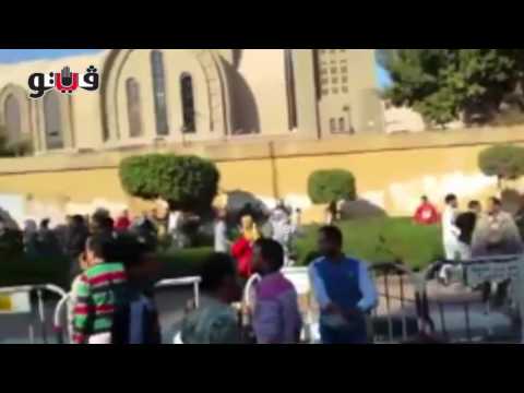 شاهد اشتباكات بين الأمن والمواطنين المتجمهرين أمام الكاتدرائية