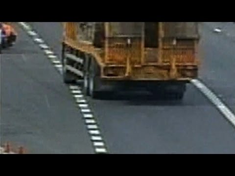 رجل ينجو من الموت بعد اصطدامه بـلوري