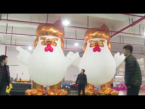 شاهد مصنع صيني ينتج بالونات للديك ترامب