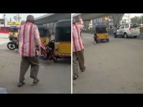 توك توك يُسحل فتاة على الطريق