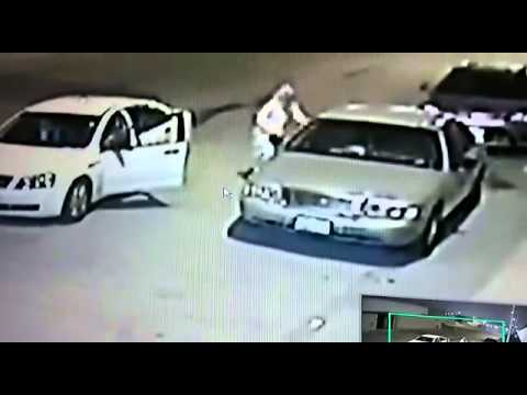 سعودي يوثّق سرقة سيارته من داخل منزله